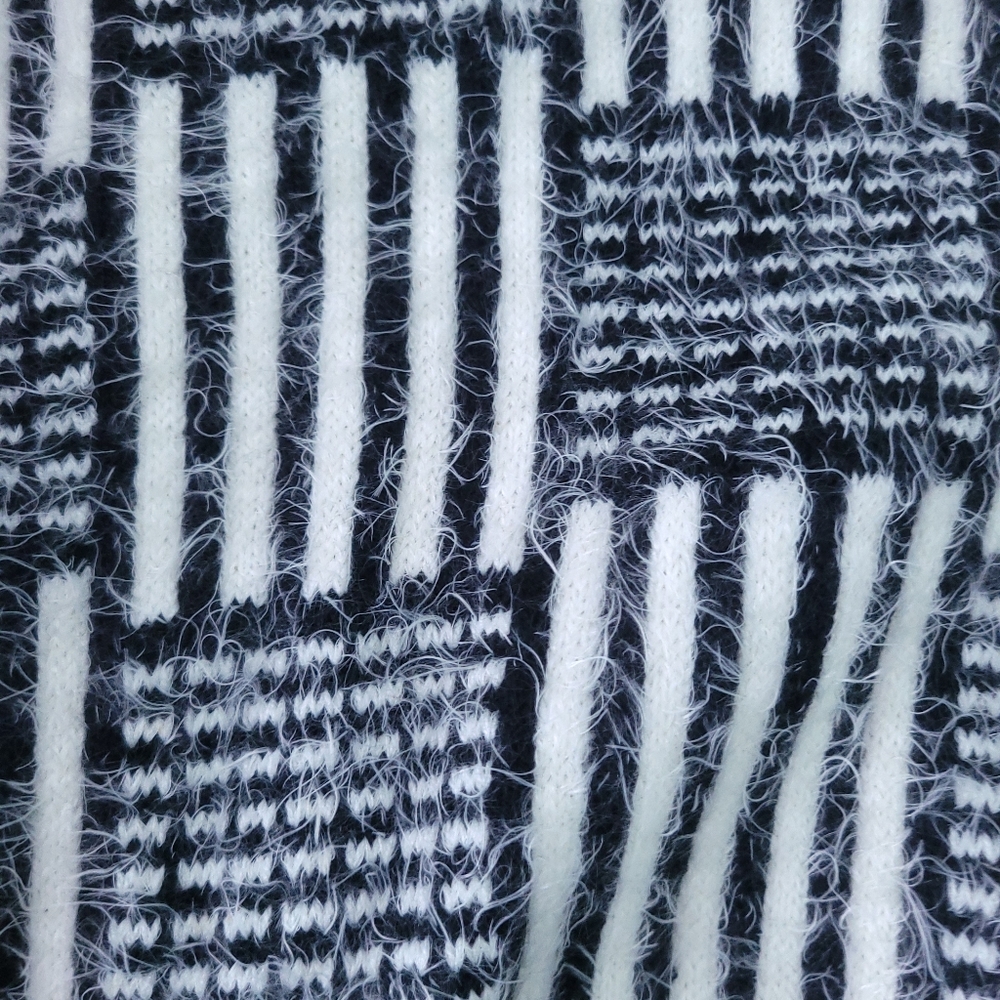 F21 Cozy warm sweater - Picture 5 of 8